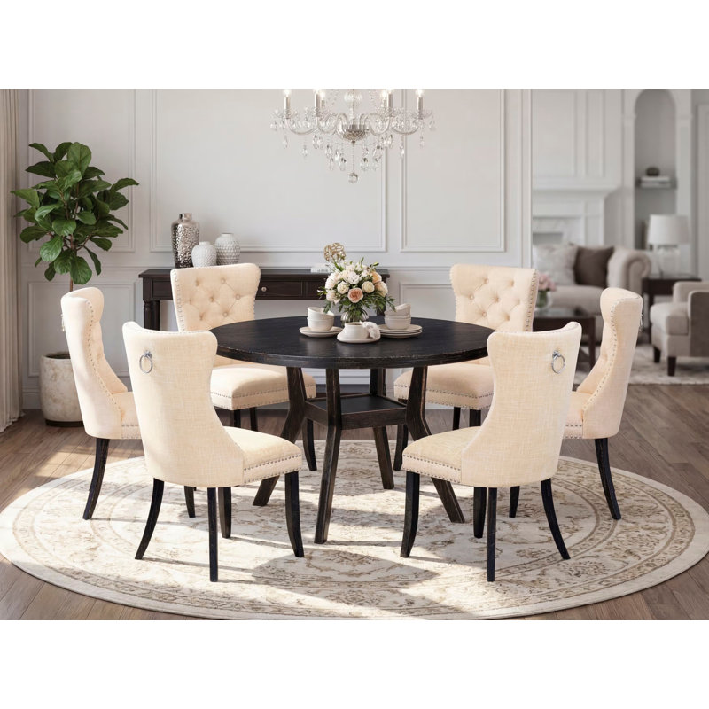 Cet ensemble de cuisine 7 pièces comprend une table de salle à manger et 6 chaises en tissu de polyester beige clair avec dossier capitonné - Noir sablé