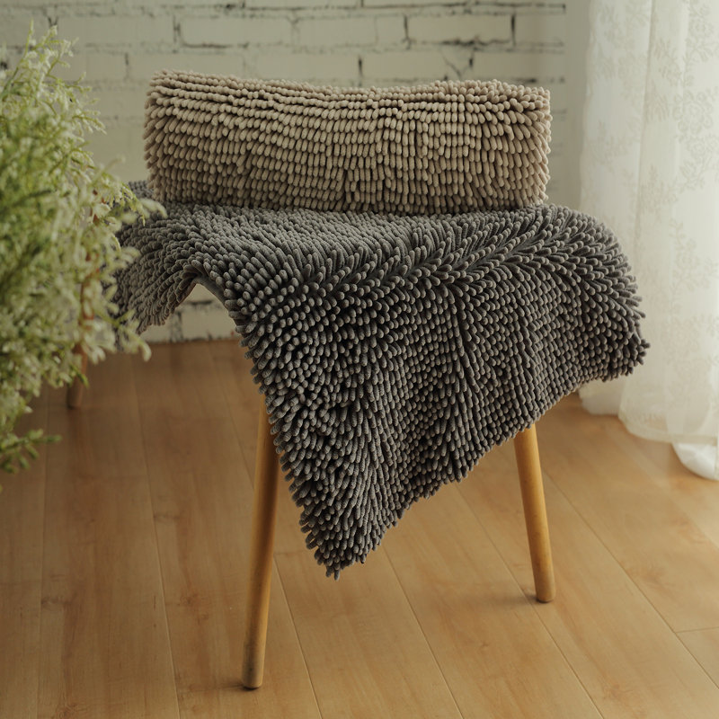 Yanira Chenille, Microfiber / Microsuede Bath Mat, 20" W x 30" L, Dark Gray