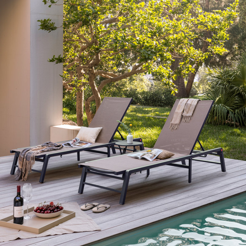 Aluminum Free-Assemble Outside Anti-Rust Pool Lounge Chairs, Outdoor Chaise Lounge Set, Lay Flat Sun Loungers for Tanning Poolside Yard Patio Deck Lounge Chairs, Table Included