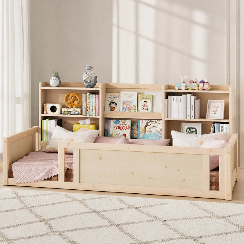Lit plateforme simple en bois avec barrière de sécurité et tablettes de rangement latérales, Naturel