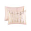Édredon très grand rosé avec détails métalliques et taie décorative avec coussins décoratifs géométriques-125337456-125337460