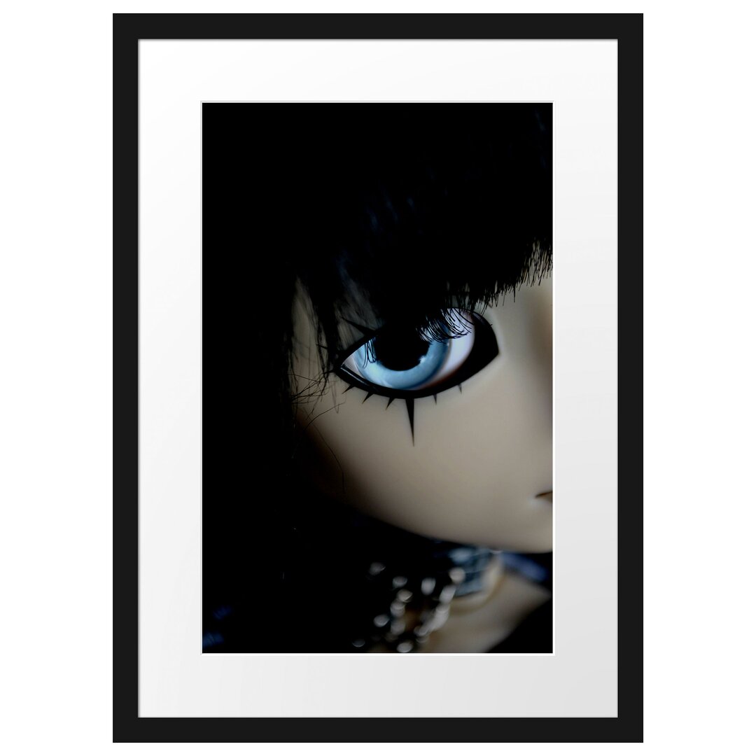 Pullip mit leuchtend blauen Augen Gerahmter Fotodruck Poster