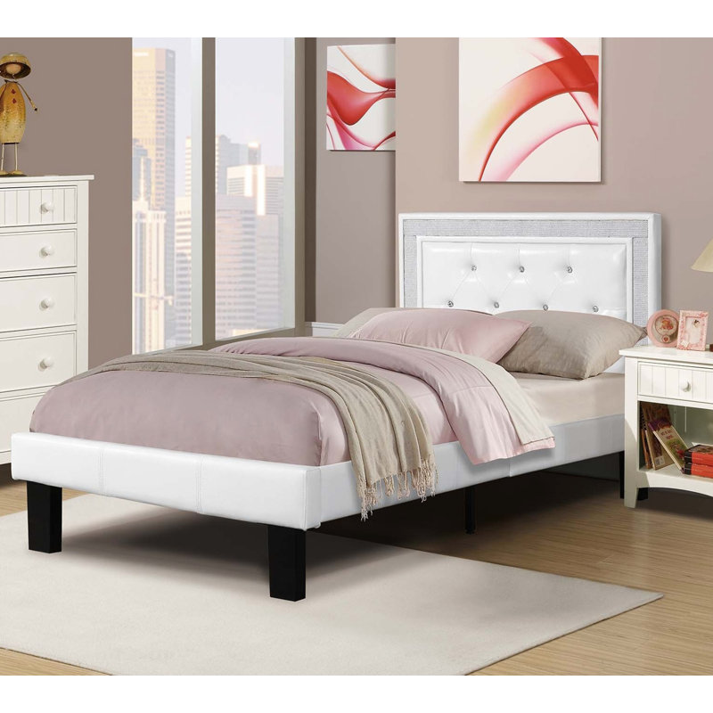 Lit simple glamour en similicuir avec tête de lit capitonnée à motif de losanges et pieds moyens