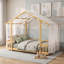 Lit plateforme en bois en forme de maison avec baldaquin transparent et guirlande lumineuse-698718233-698718234
