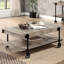 Table basse industrielle 1 pièce avec tablette inférieure ouverte, caractéristique esthétique du bois reproduit, arrangement de soutien des pieds en forme de roue, éléments de conception à lattes, aspect naturel et noir, largeur de 26,15 po