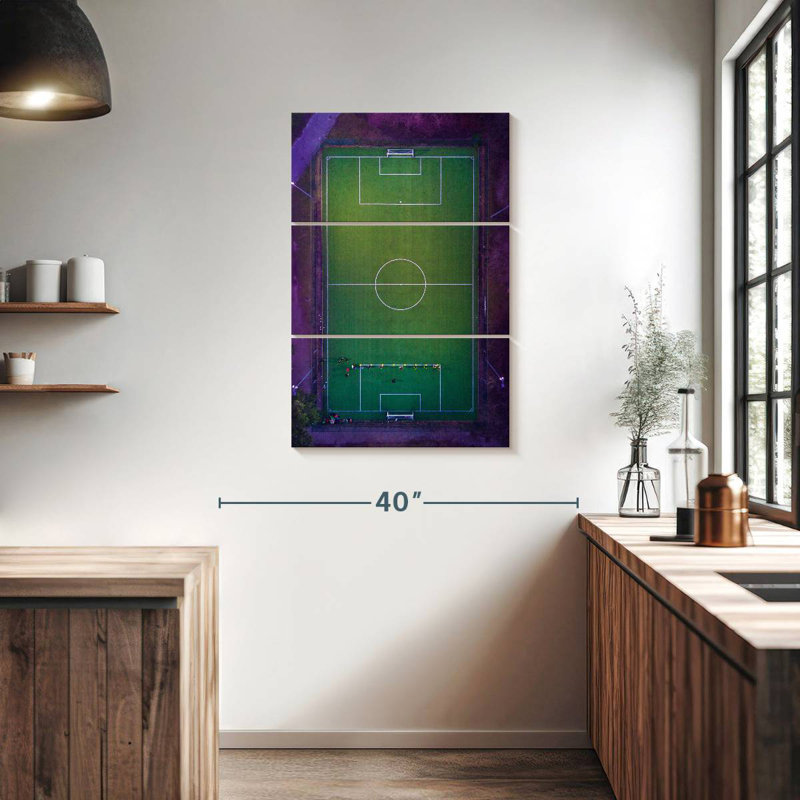 Stade de soccer Sireci vu d'en haut, H 38 po x l 24 po