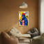Animaux singe bleu portant une couronne tenant une banane-561319420