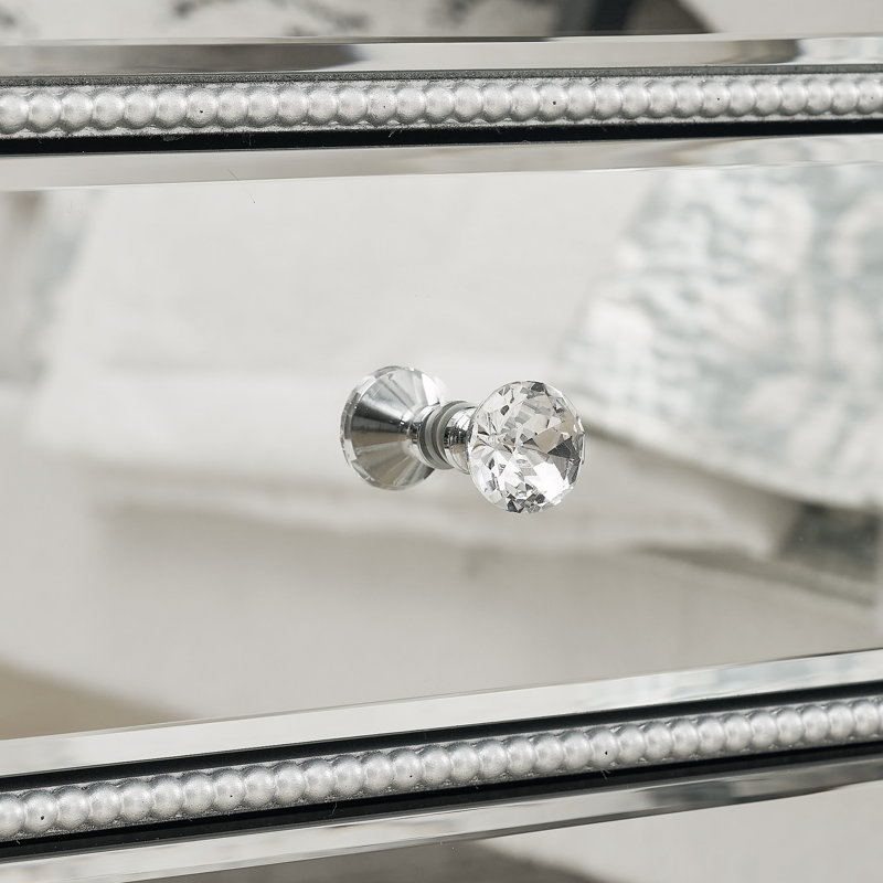 Armoire à trois tiroirs avec finition miroir en perles