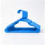 Cintres en plastique minces avec rainures d'épaule - Organisateurs de placard durables et robustes pour une efficacité de rangement maximale - Paquet de 50-35288133-35288156