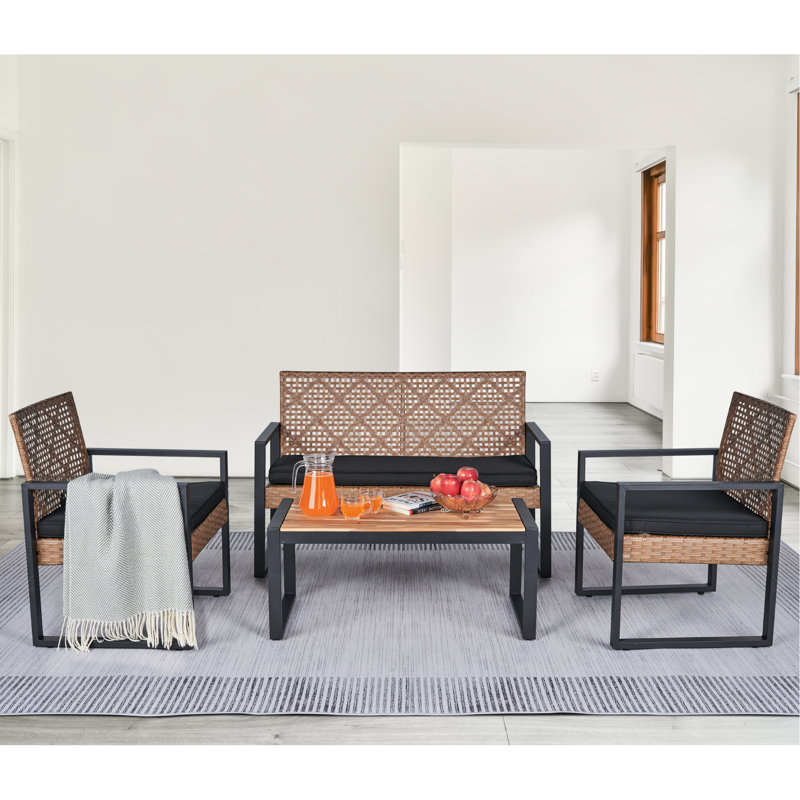 4 meubles de porche: table, chaises de jardin et chaises confortables en bois pour l'extérieur