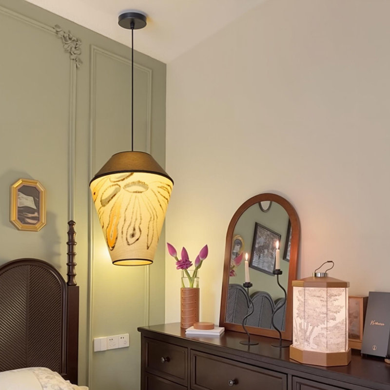 Luminaire suspendu conique 1 lumière avec motif, H 19,68 po x l 15,74 po x P 15,74 po