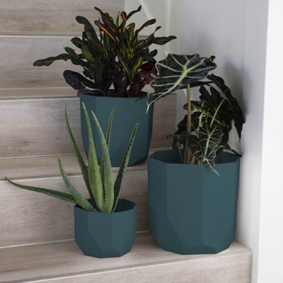 Tuxton Geometric Plastic Indoor/Outdoor Planter