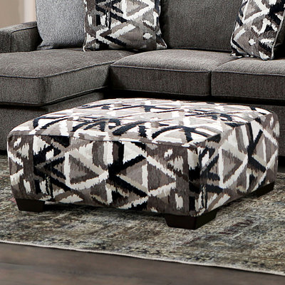 Carré de style contemporain, motif multicolore dynamique, siège à ressorts ensachés, pieds fuselés en plastique, chenille et bois massif de 38 pouces de largeur