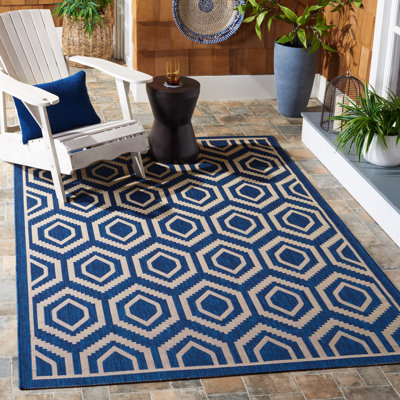 Tapis d'intérieur / extérieur à motif géométrique Deedrick