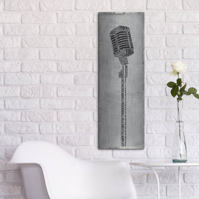 Art mural en métal «Type Mic Gray» par Michael Mullan, Winston Porter