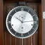 Horloge mécanique moderne et minimaliste Hermle