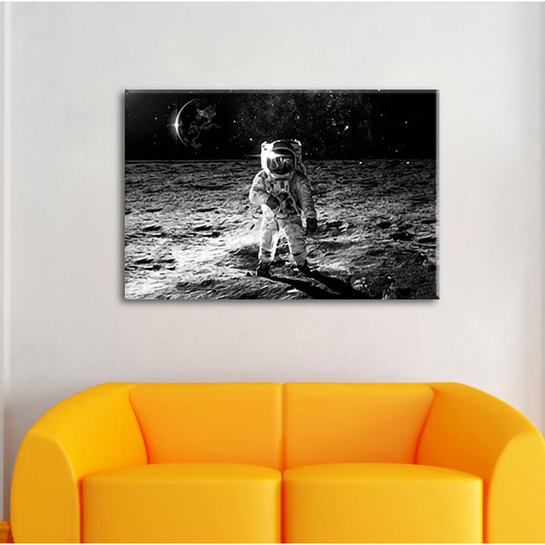 Leinwandbild Einsamer Astronaut auf dem Mond