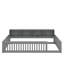 Lit simple au sol avec armoires et ports USB-470785760