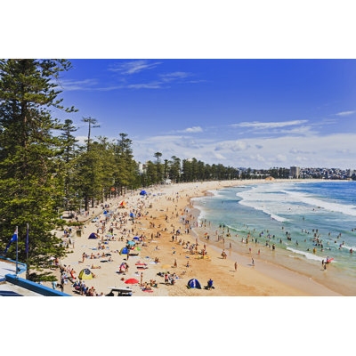 " Sy Manly Beach " by Zetter