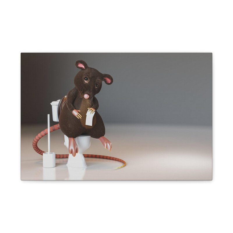 Adorable rat mignon tenant un rouleau de papier assis sur une toilette