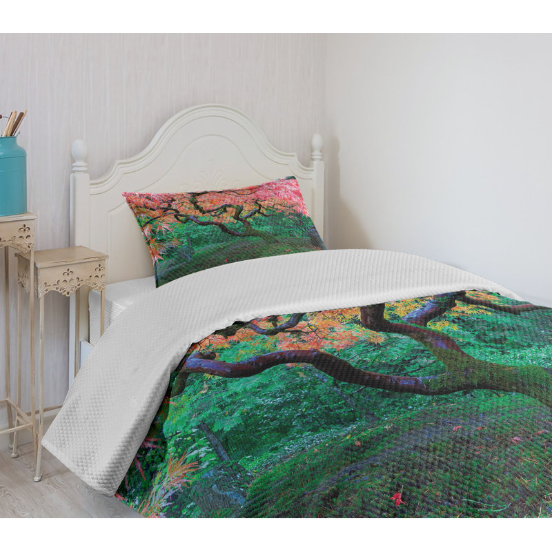 Twin Red and Green Polyester Tree Bedspread Set