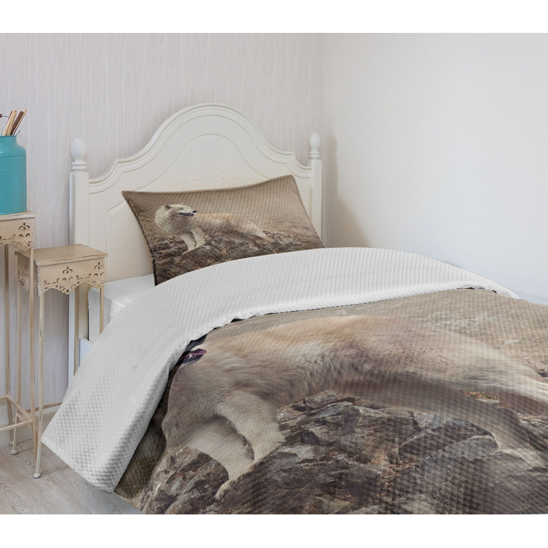 White Twin Quilted Bedspread Set with Wolf Print