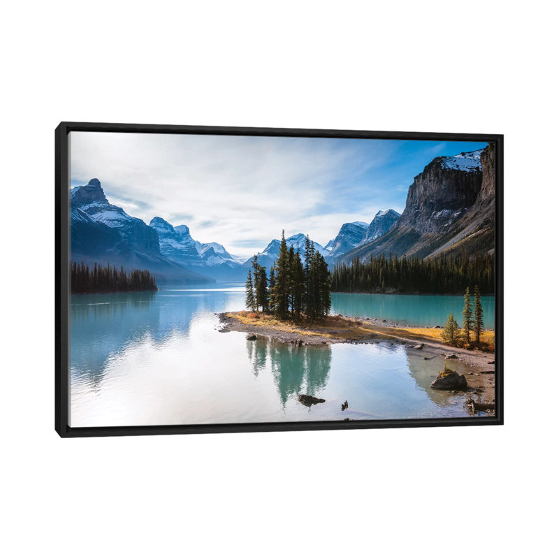 «Iconic Spirit Island on Maligne Lake», reproduction de photo sur toile, H 40 po x l 60 po x P 1,5 po, Toile avec cadre noir