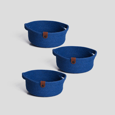 Ensemble de paniers en coton faits à la main (3 pièces) avec support, bleu | 100% corde de jute de coton, 7,9 x 7,9 x 3,1 pouces | Parfait pour organiser la maison, la lessive et la chambre de bébé | Solution de rangement élégante et durable