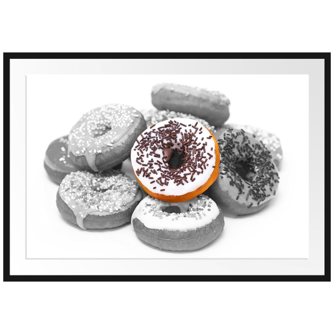 Gerahmtes Fotoposter "Glasierter Donut mit Streuseln