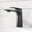 Robinet de lavabo de salle de bain à poignée simple-116067132