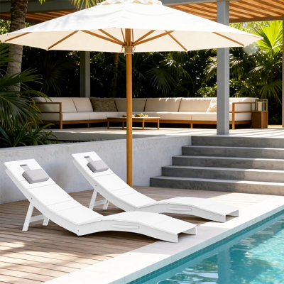 Portable Foldable Hips Patio Chaise Lounge  Set (set Of 2)，anti-drift Poolside Comfort With Adjustable Headrest & Sandbag Anchors，white