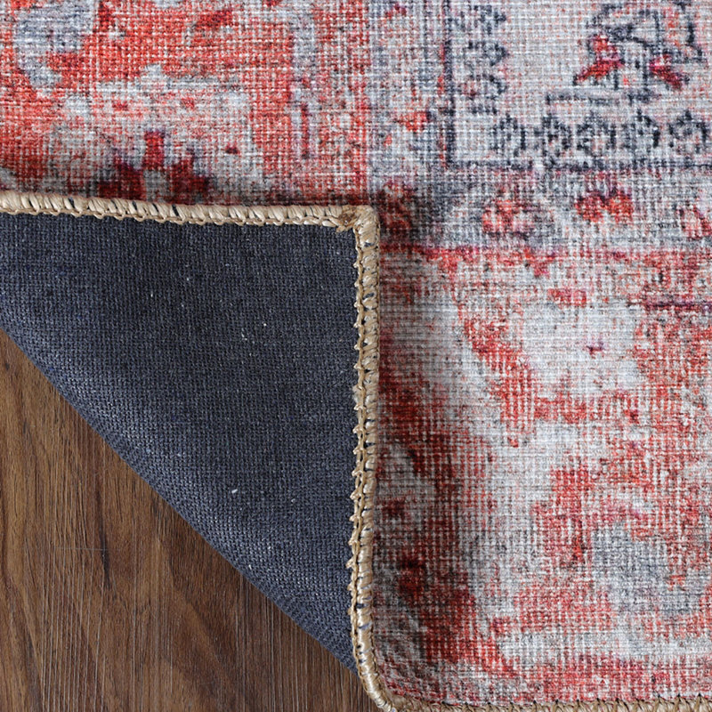 Tapis oriental rouge tissé à la machine 6 pi x 9 pi Berry
