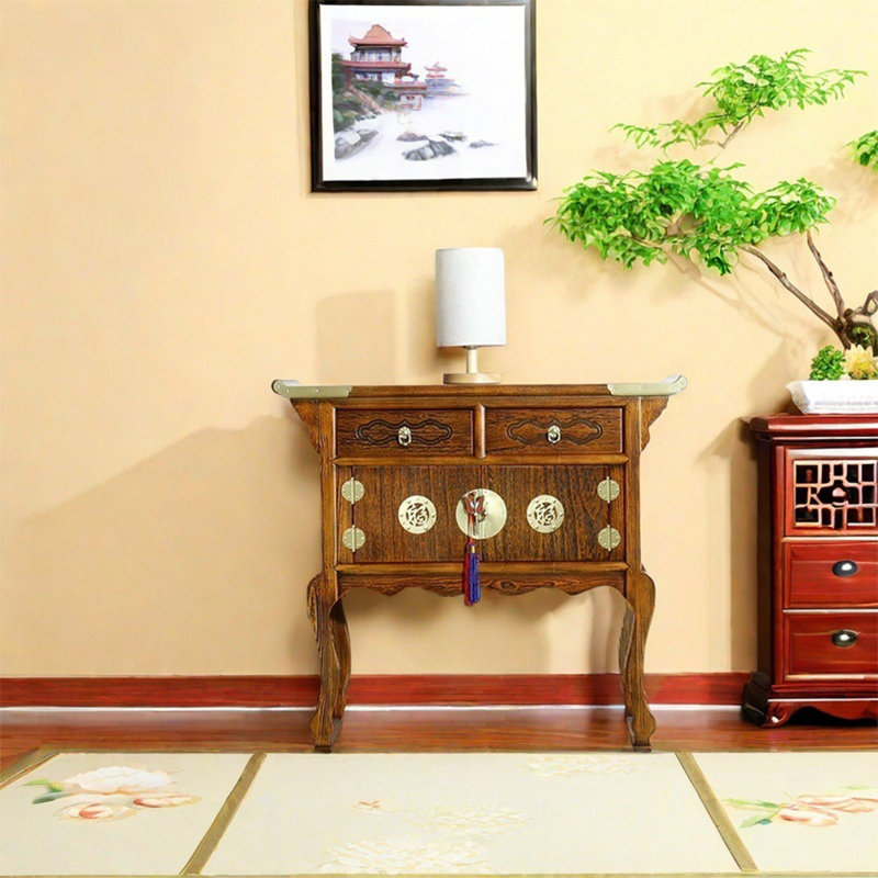 Élégante armoire à deux portes avec accents en laiton