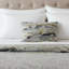 Coussin lombaire abstrait en mélange de duvet-72585492