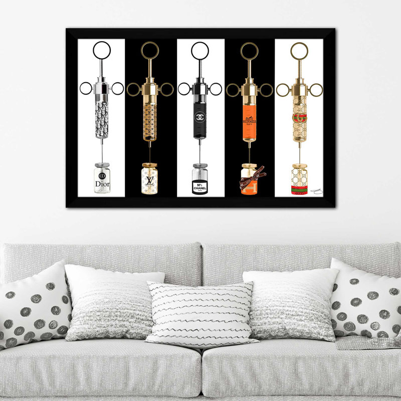 «Shot Of Couture (Horizontal)» par Jodi - impression, H 21,5 po x l 27,5 po x P 0,75 po, Cadre noir