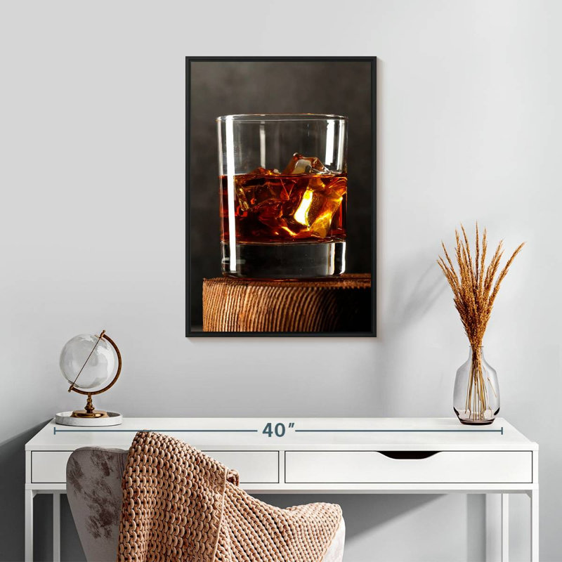 Whisky sur table rustique, Cadre flottant noir, 17 po x 25 po