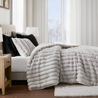 Jasmine Light Gray Ultrasoft Faux Fur 3-Piece King Ribbed Comforter Set