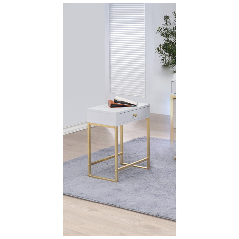 Table d'appoint Coleen White Modern avec base en métal au fini laiton