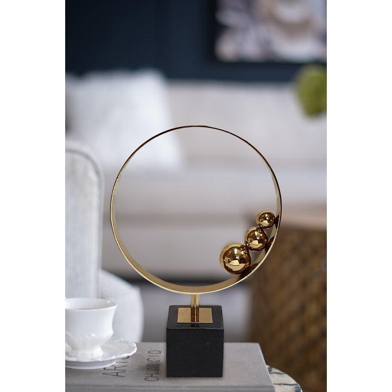 Sculpture anneau Mavis avec base en marbre, H 14 po x l 12 po x P 4,5 po