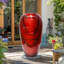 Fontaine de sol d'extérieur avec vase blanc