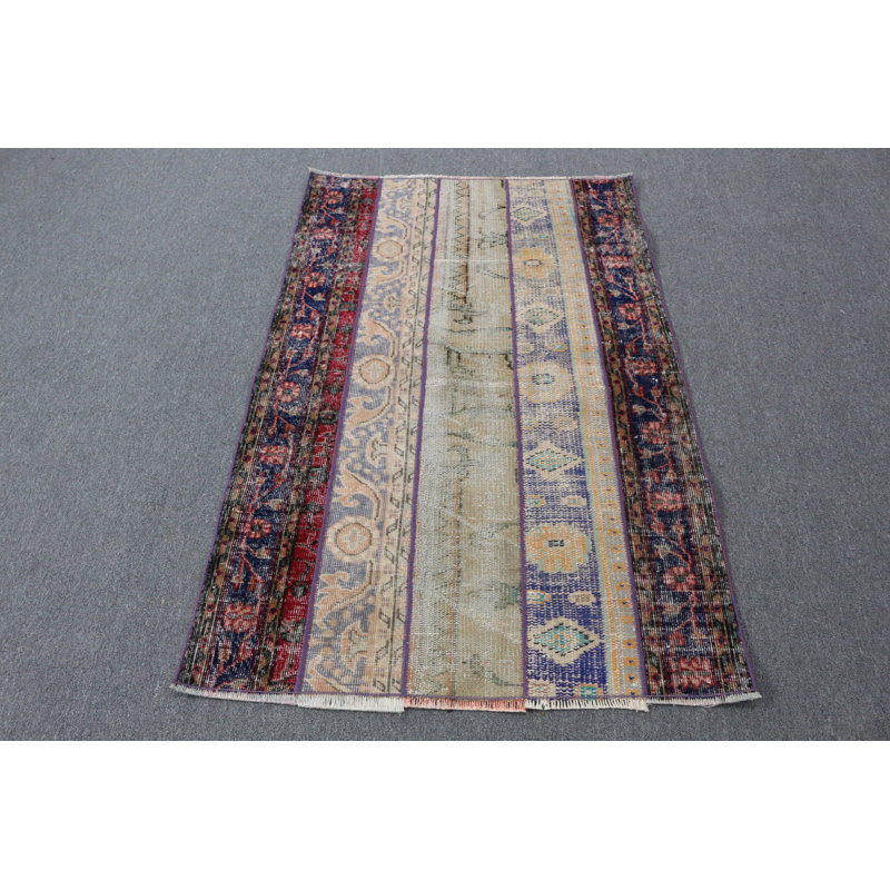 Faites l'expérience du tapis décoratif bleu turc fait à la main et idéal pour les entrées et les espaces de vie