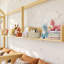Lit plateforme simple double avec tablettes et tiroirs de rangement, lit plateforme avec lattes de soutien, conception enfantine et maisonnette, naturel
