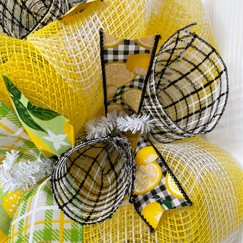 Couronne de printemps avec citrons presser le jour