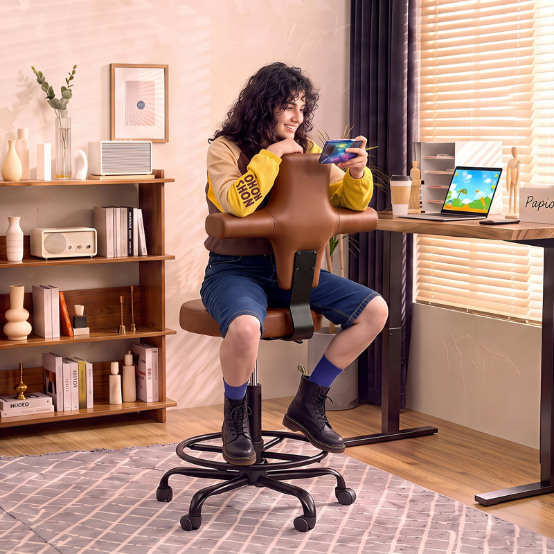 Chaise de bureau pivotante à hauteur réglable avec dossier large en forme de croix, repose-pieds et coussin de 10 cm d'épaisseur, capacité de 136 kg, revêtement en polyuréthane.