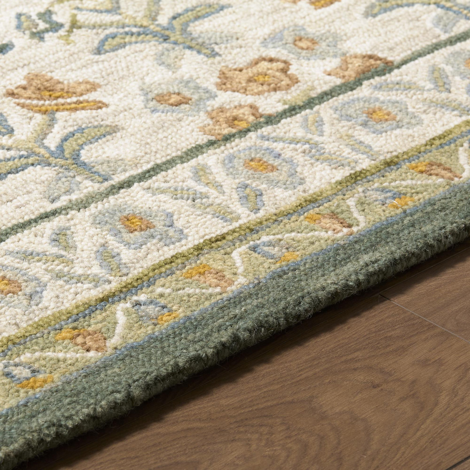 Manor Hand-Tufted Traditional Floral Rug, Rectangle 2' x 3'