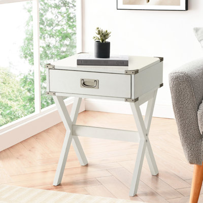 Table de bout carrée blanche 1 - Offre style et fonctionnalité avec base stable rustique pour les maisons