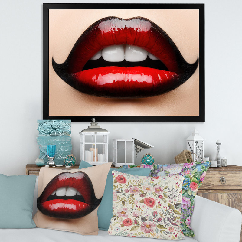 Femme avec lèvres rouges et rouges - Photographie sur toile, Toile encadrée noire, H 24 po x l 32 po x P 1,5 po