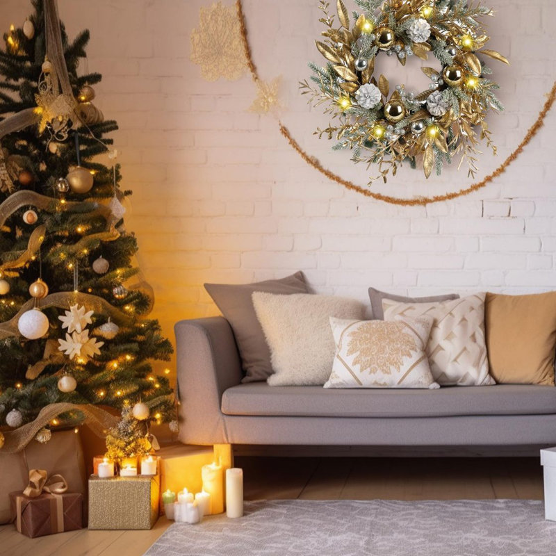 Couronne de Noël avec des lumières chaudes