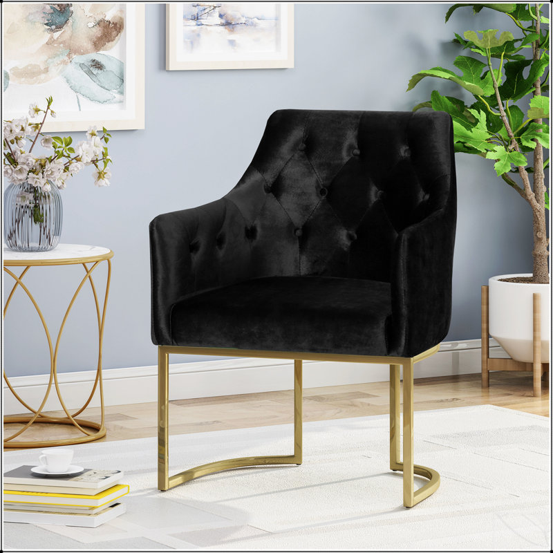 Fauteuil d'appoint luxueux à carreaux dorés, combinant un design élégant avec un confort durable pour les intérieurs modernes