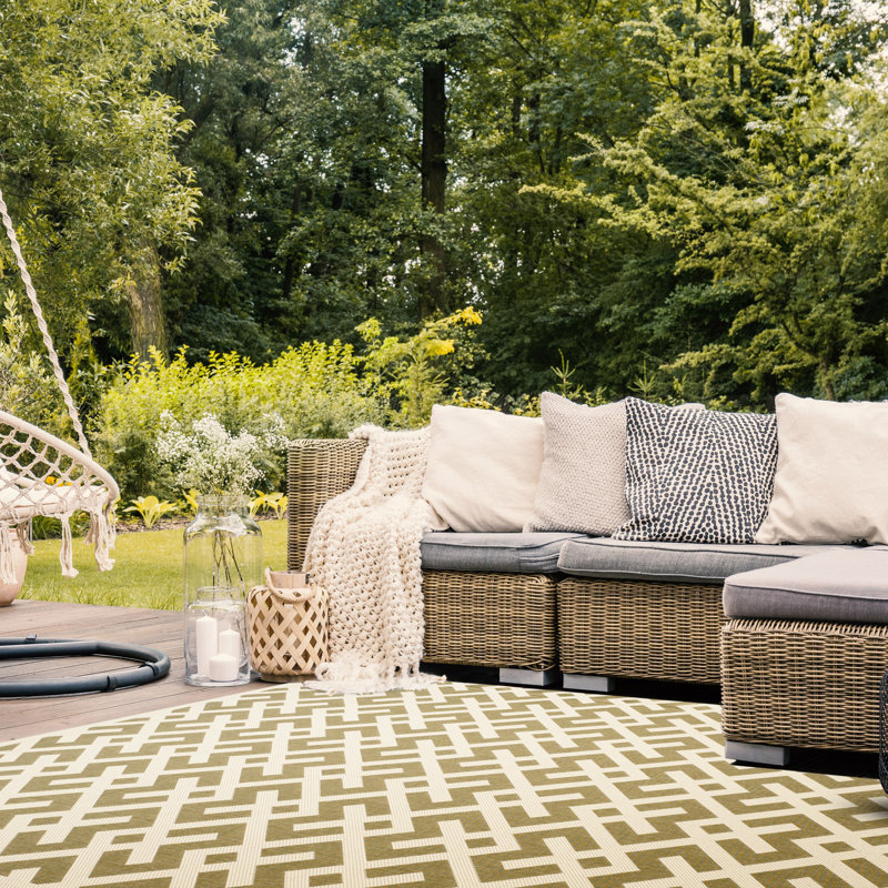 Arneshia Geometric Green/Bone Area Indoor/Outdoor Area Rug, Rectangle 8' x 11'2"